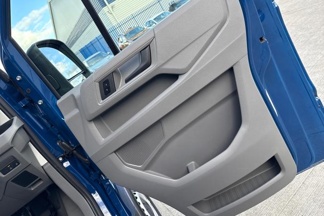VOLKSWAGEN Crafter Photo 21