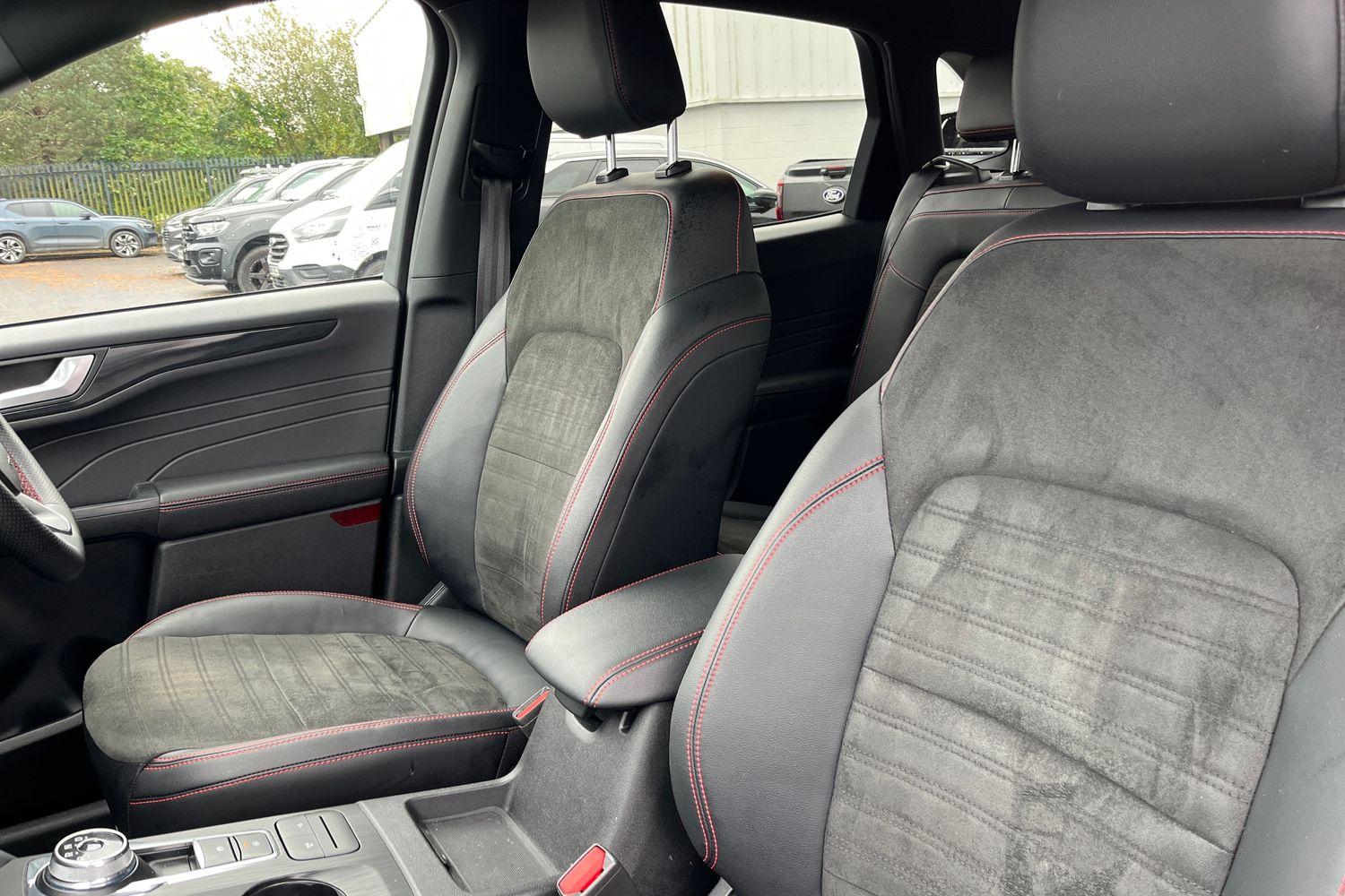Ford KUGA Photo 18