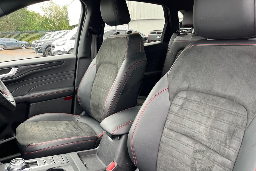 Ford KUGA Photo autoimg-b3ebd5929cf2e2e6252357c6436bced7d6d48538.jpg