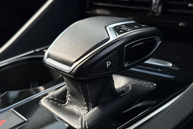 VOLKSWAGEN Touareg Photo 27