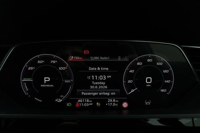 AUDI E-Tron S Photo 15