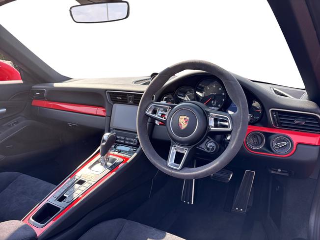 PORSCHE 911 Photo 18
