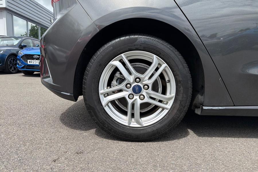 Ford FOCUS Photo autoimg-b3f477829a7425cc3871f13c73c1dd34f3b5510b.jpg