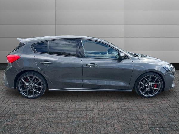 Ford Focus Photo autoimg-b3f846f9cdcd9bb1116a9d026d2350fc06788d3f.jpg