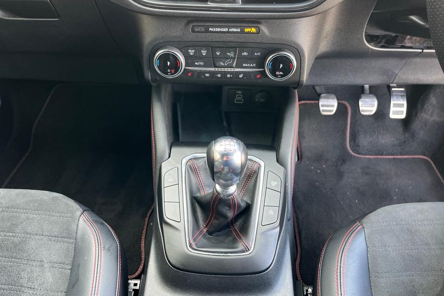 Ford Kuga Photo autoimg-b3f8f1bdbd9f2e67ee4ef4181ce06465f52313a1.jpg