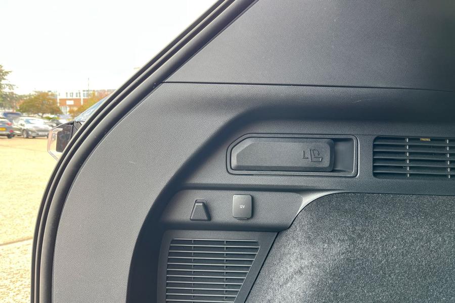 Ford Kuga Photo autoimg-b3f9510fd6bca23b5c4bd4a5e4062f8d54047ac0.jpg