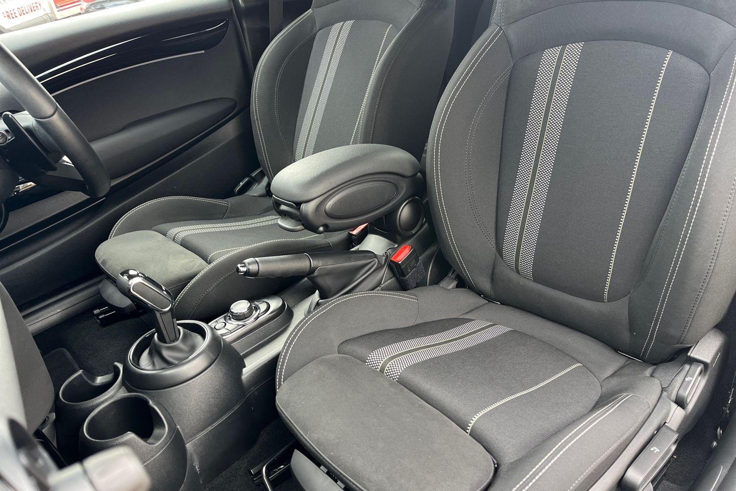 MINI Hatch Photo 18