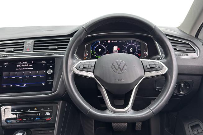 VOLKSWAGEN Tiguan Photo 11