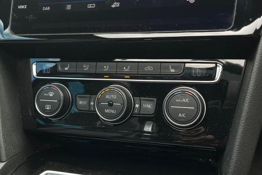 Volkswagen Passat Photo autoimg-b3fd18accc863e849cb5383aca56fb9b83c367a4.jpg