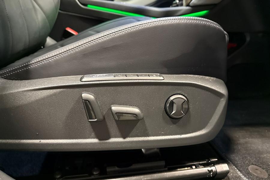 Ford Explorer Photo autoimg-b40032d9e27abdfe2a4ef930aab28887cf65d07c.jpg