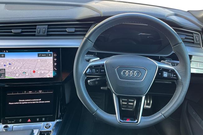 AUDI Q8 E-Tron Photo 11