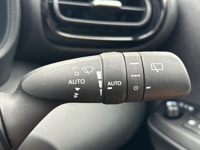 TOYOTA Yaris Photo 58