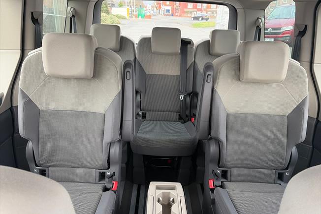 VOLKSWAGEN Multivan Photo 41