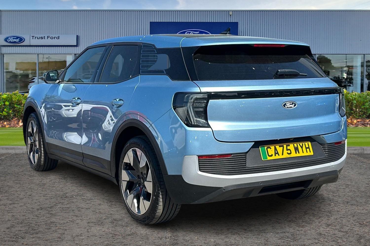 Ford EXPLORER Photo 1