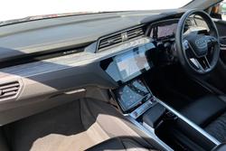 AUDI E-Tron S Photo 2