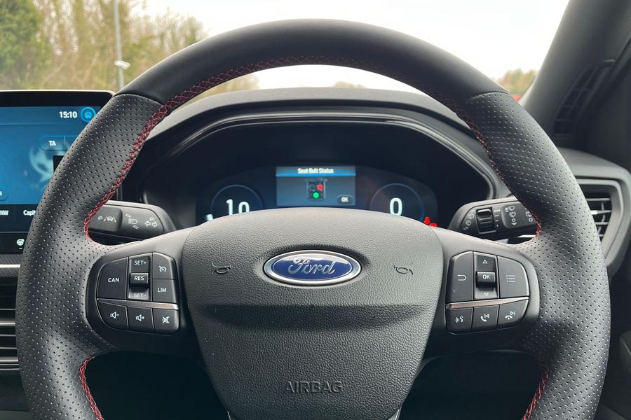 Ford Focus Photo autoimg-b407c0f5af714d69af585cb5a21c9861e85b6acf.jpg