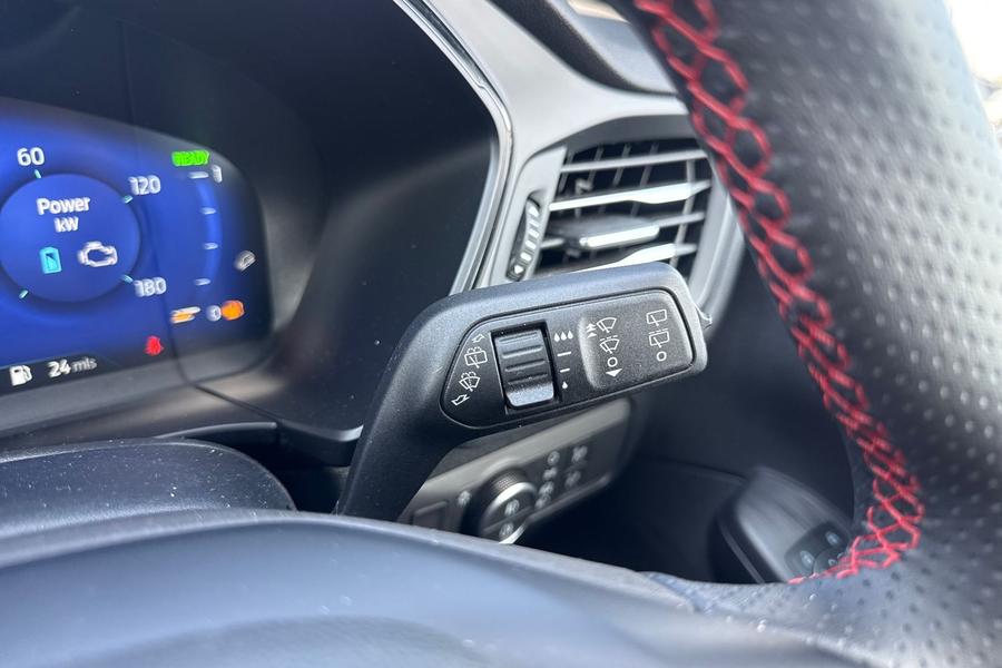 Ford KUGA Photo autoimg-b40fd458a62450399e3c676ca09b86cebfc3dd92.jpg