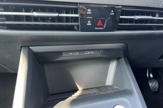Volkswagen Golf Photo autoimg-b4132d7034cc0cfcc569a252106bcf250c6a6953.jpg