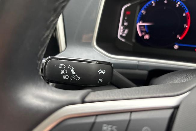 VOLKSWAGEN T-Roc Photo 24