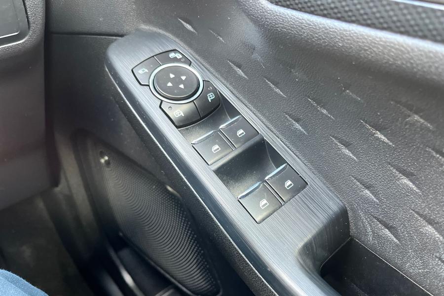 Ford KUGA Photo autoimg-b4166cc42a7084bb5e11b16e9019d2a85e7bcb9e.jpg