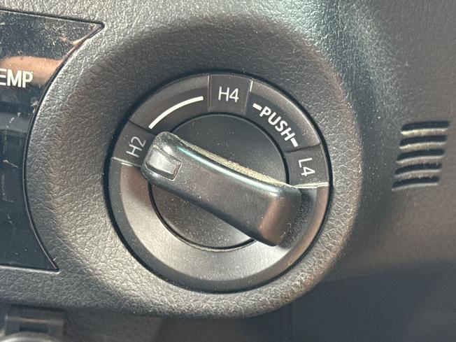 TOYOTA Hilux Photo 51