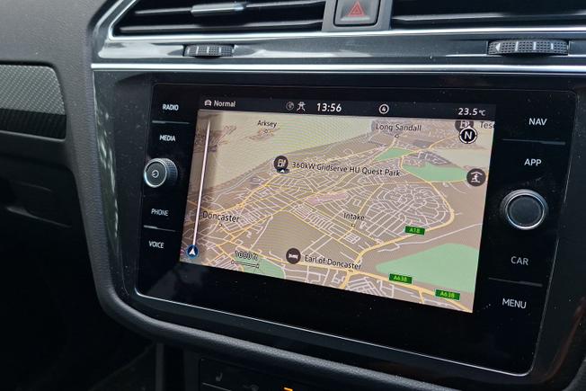 VOLKSWAGEN Tiguan Photo 14