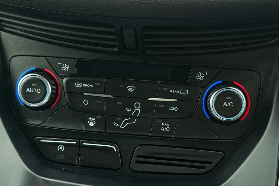 Ford KUGA Photo autoimg-b417ae6f9180af9a3c9efd5a8fd6cffdf9aa1537.jpg
