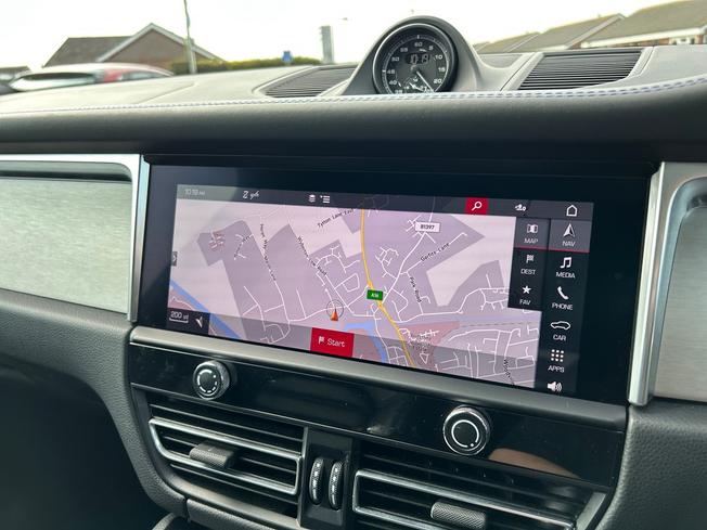 PORSCHE Macan Photo 14