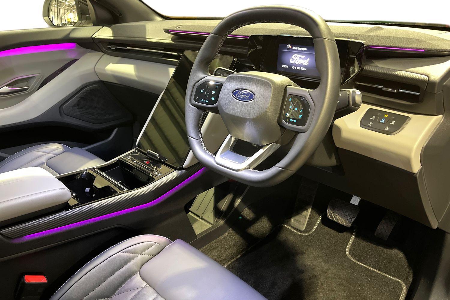 Ford EXPLORER Photo 8