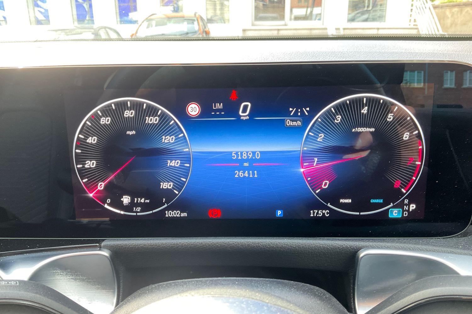 Mercedes-Benz GLB Photo 12