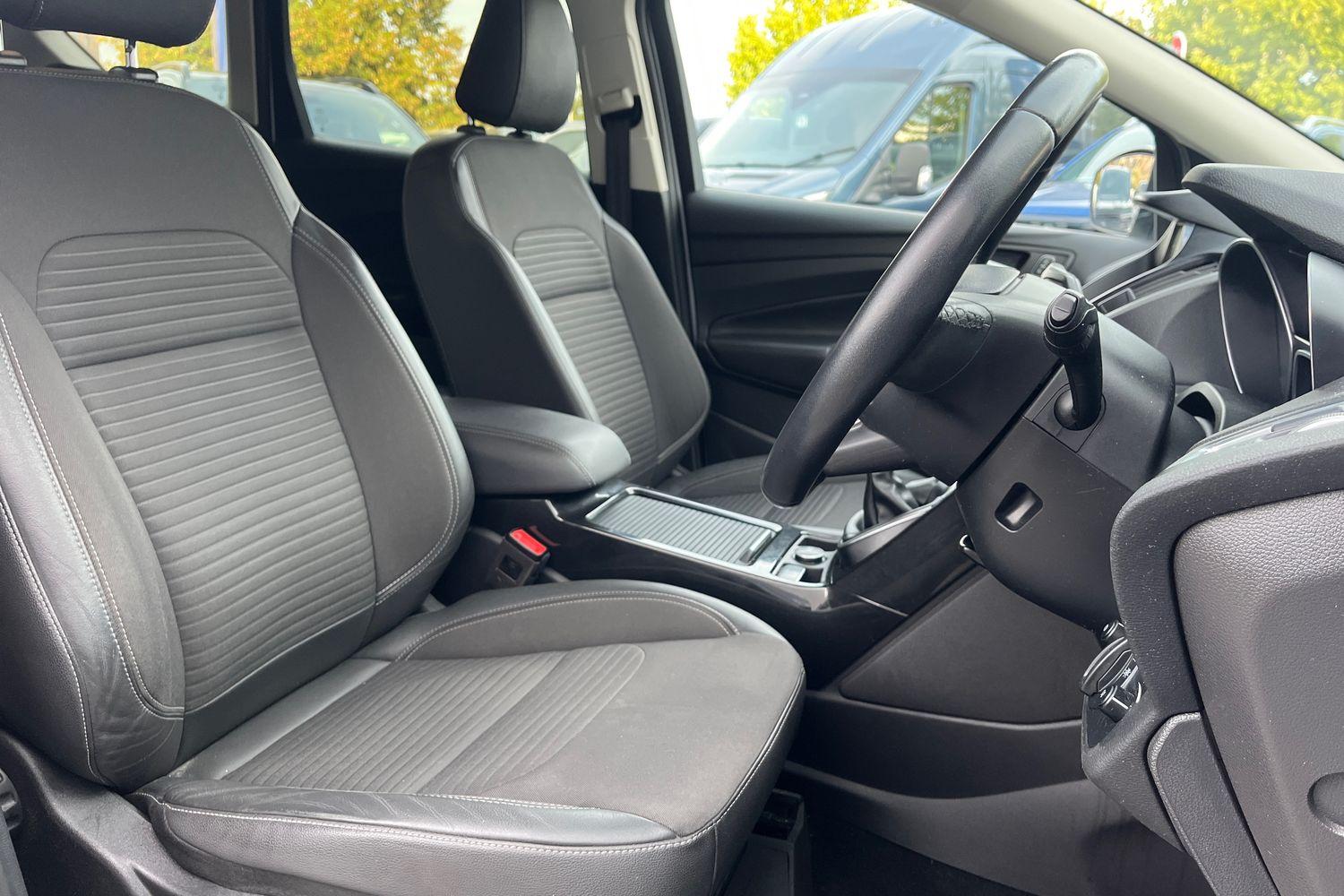 Ford KUGA Photo 16