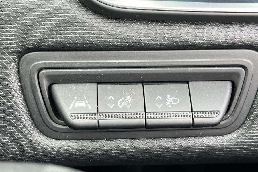 Renault CLIO Photo autoimg-b421f01f2ba05be3d23d61072ec4601db901cc92.jpg