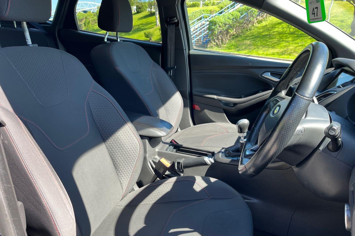 Ford FOCUS Photo 16