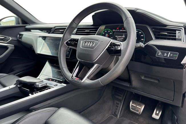 AUDI Q8 E-Tron Photo 6
