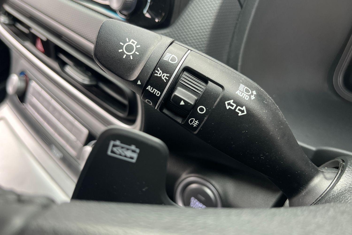 Hyundai KONA Photo 13