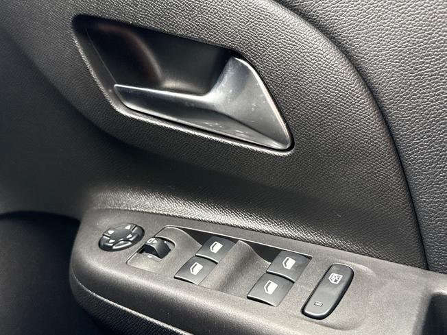 VAUXHALL Corsa Photo 43