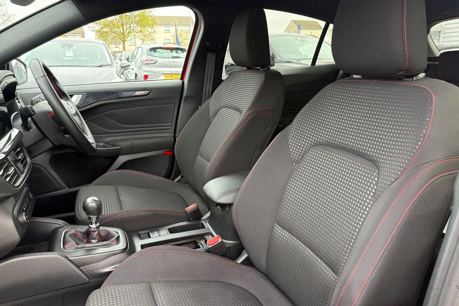 Ford FOCUS Photo 18