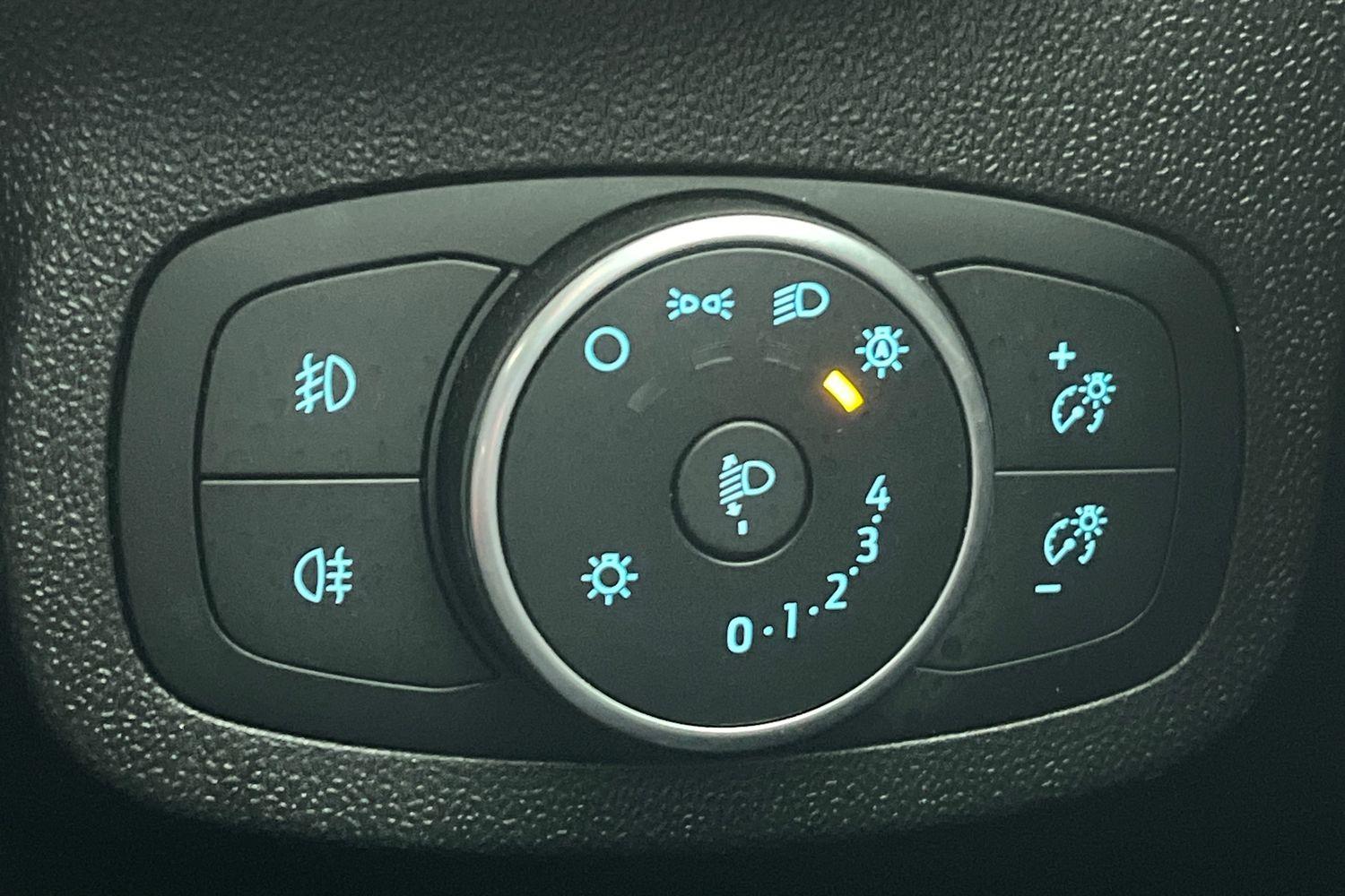 Ford FIESTA Photo 23