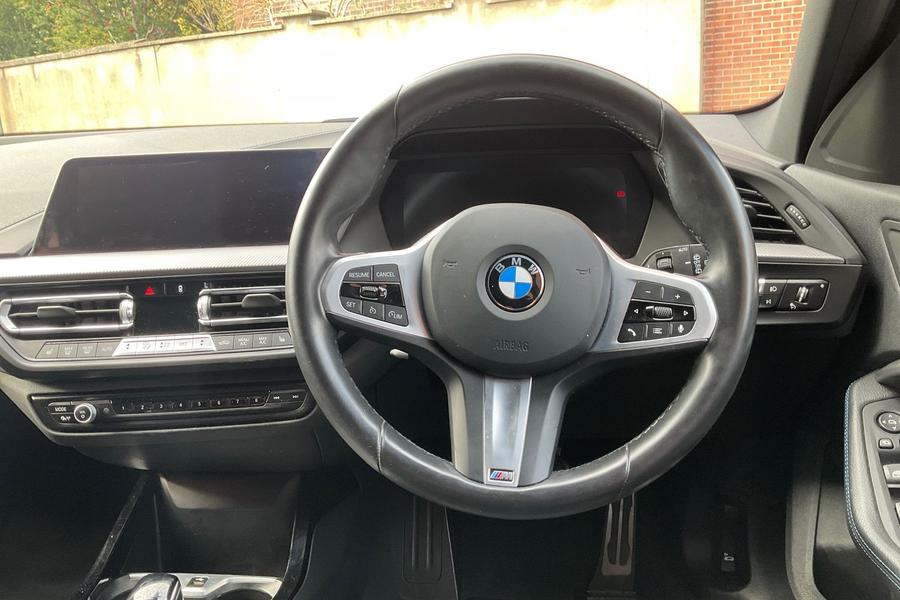 BMW 1 SERIES Photo autoimg-b44a174680932e8643f0aeb16ae18a0340d7c2ed.jpg