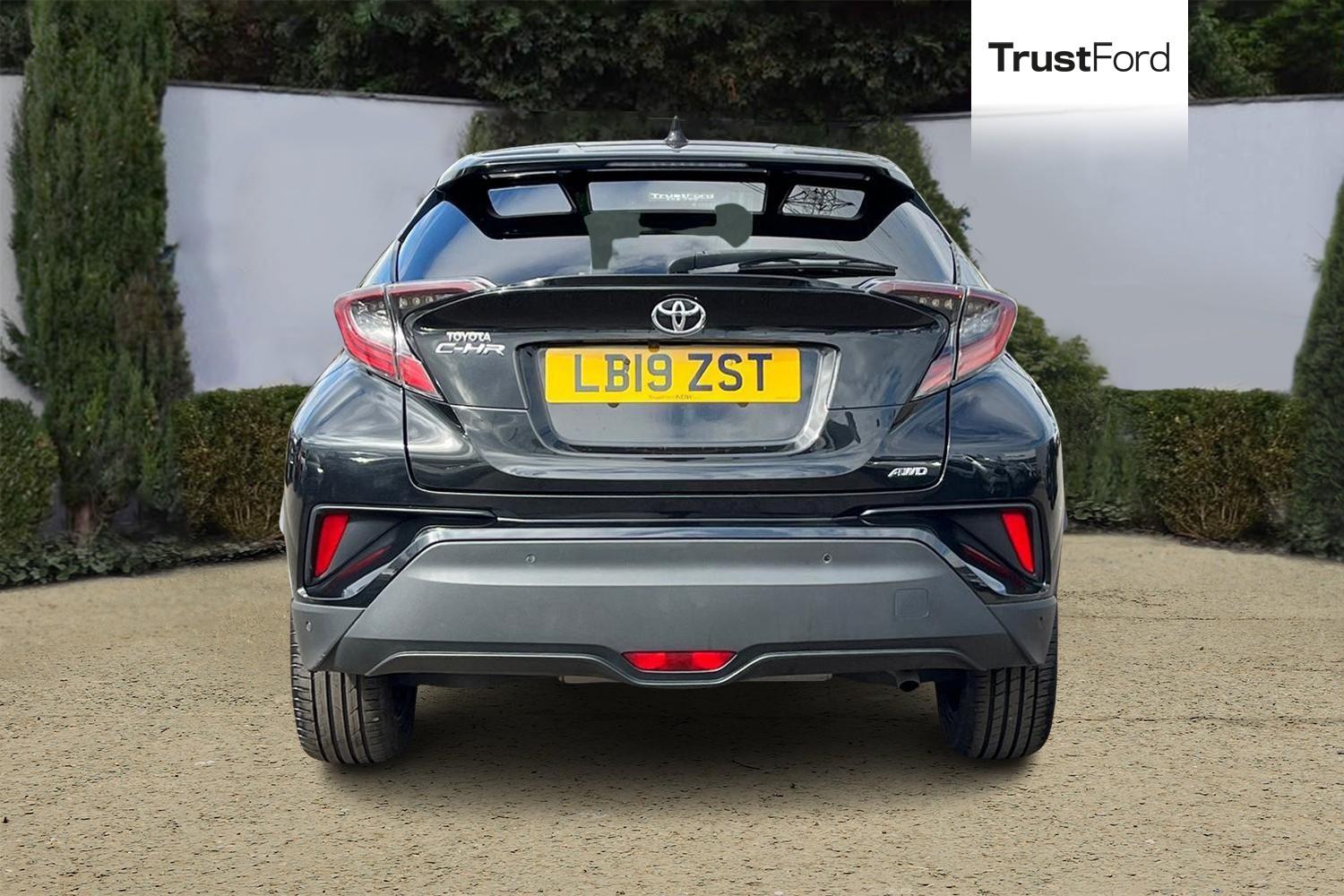 Toyota C-HR Photo 6