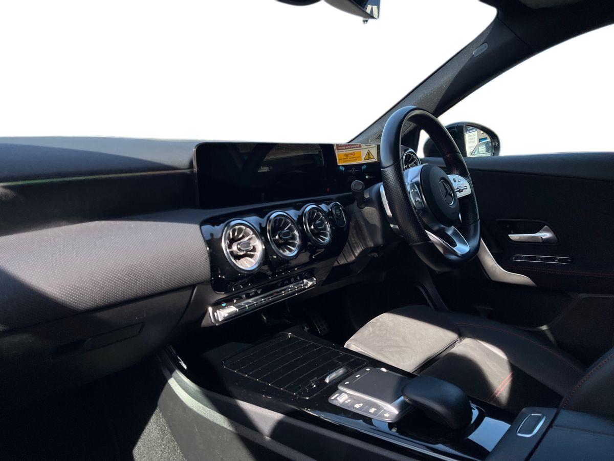 Mercedes-Benz A Class Photo 2