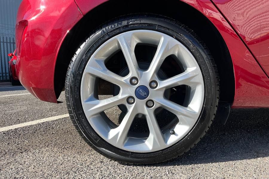 Ford FIESTA Photo autoimg-b4571ce6968e0b4e48dcda54f7ac6c9ff0f262f6.jpg