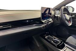 VOLKSWAGEN ID.4 Photo 2