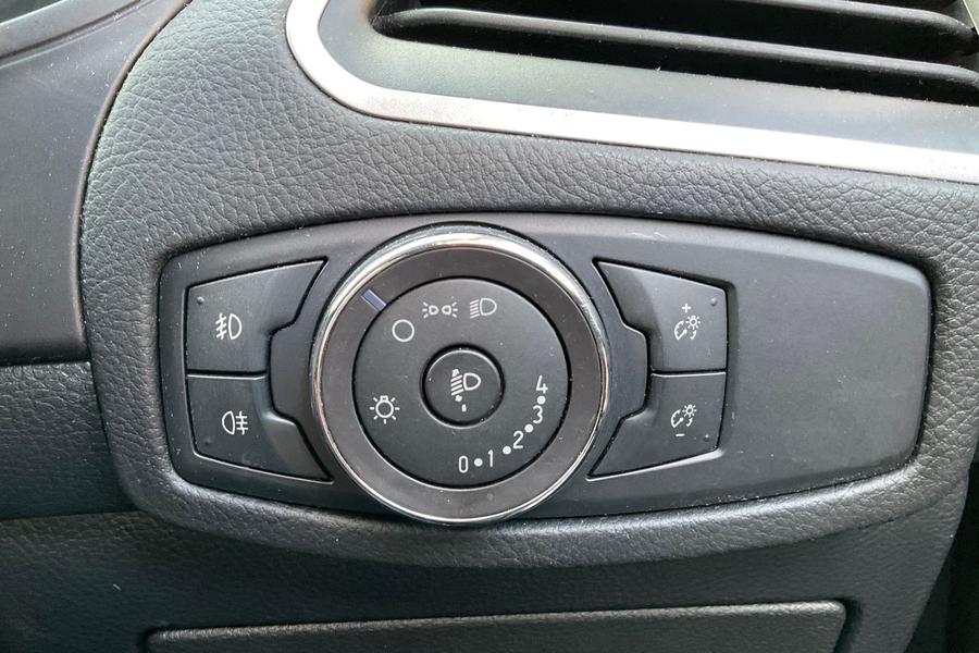 Ford GALAXY Photo autoimg-b46091a2aab6deea86f1a4fe7444e7a426a9df34.jpg