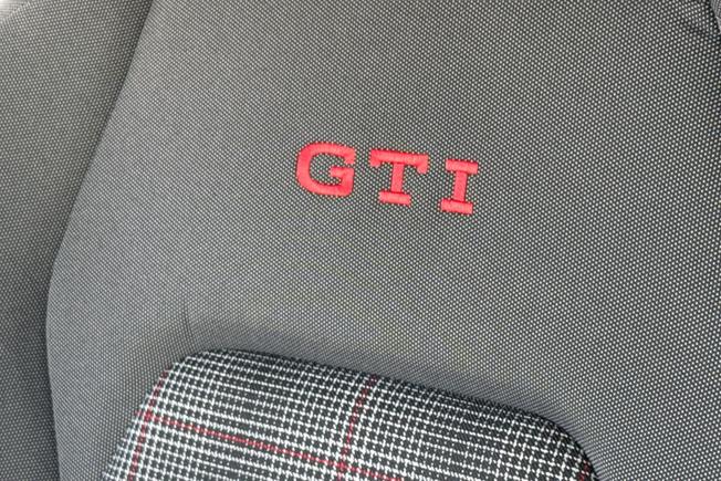 VOLKSWAGEN Golf Photo 41