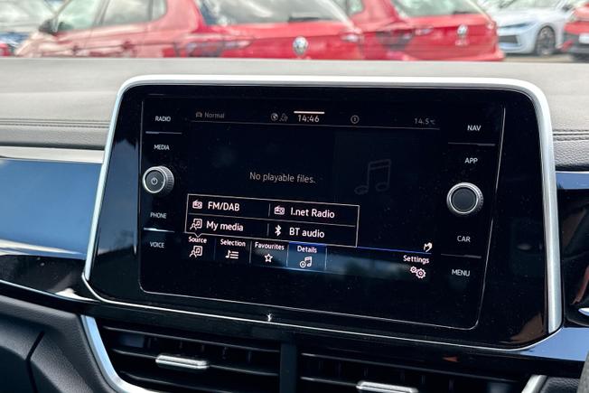VOLKSWAGEN T-Roc Photo 31
