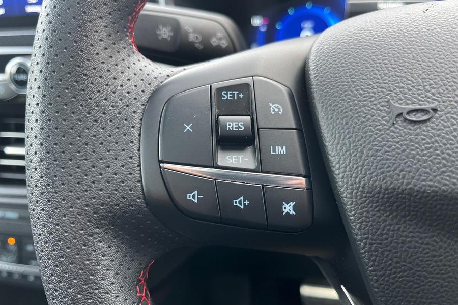 Ford KUGA Photo autoimg-b468e13d3d61cfa67149bbc3bef0d7dc5c557bd7.jpg