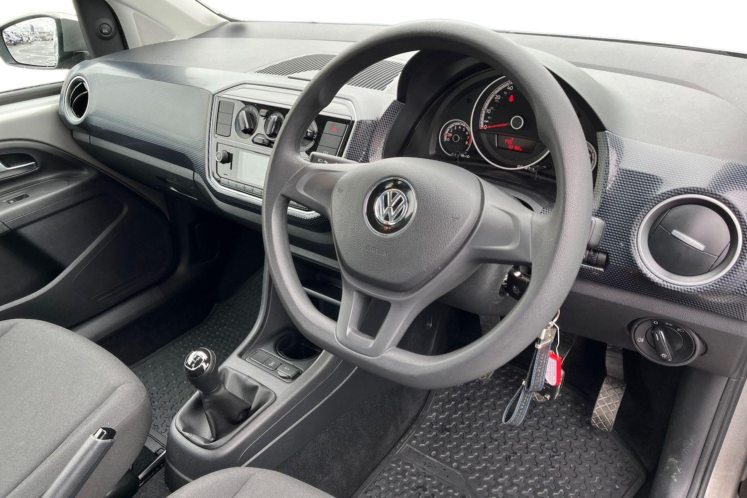 Volkswagen UP Photo 8