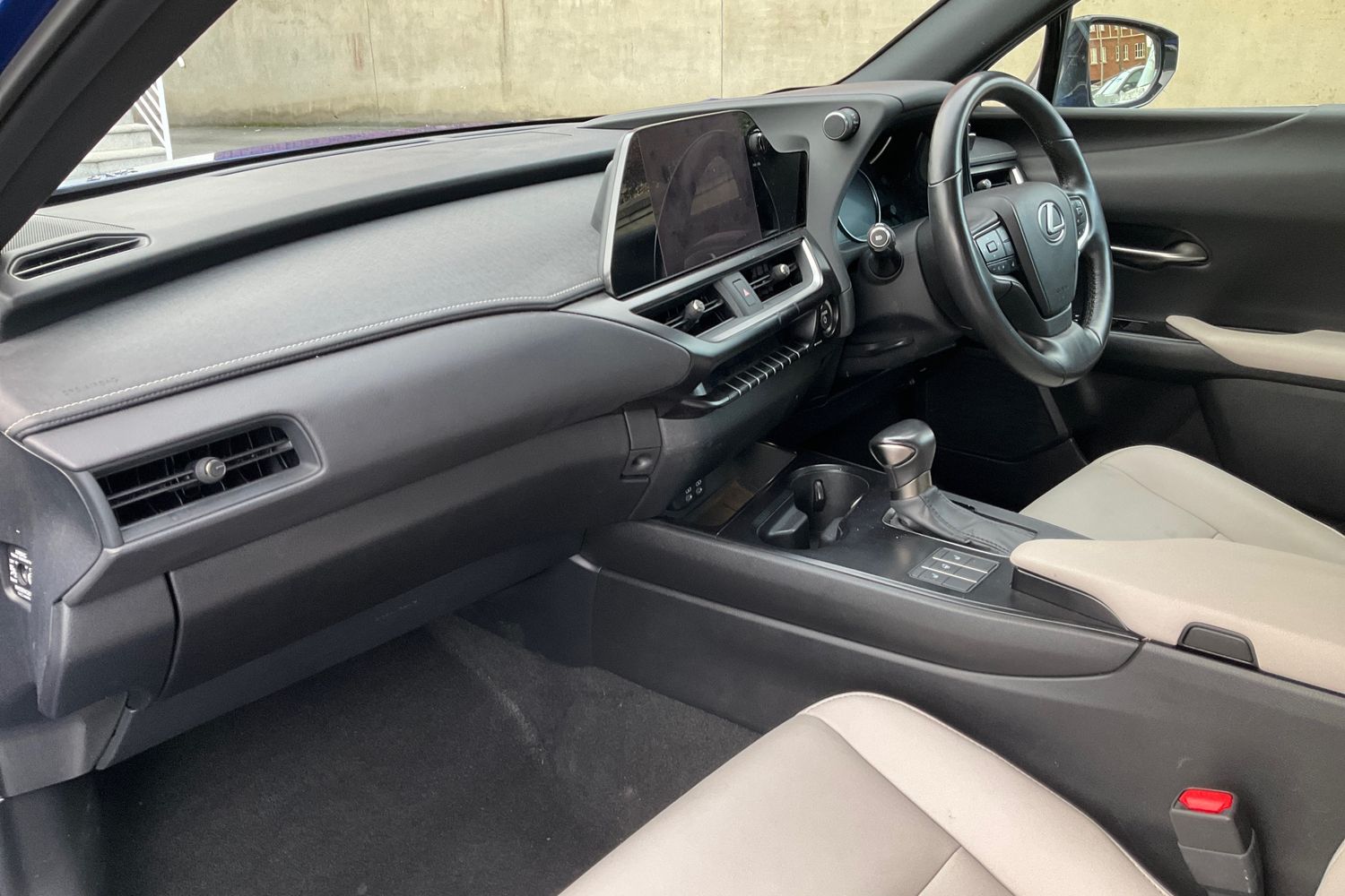 Lexus UX Photo 17