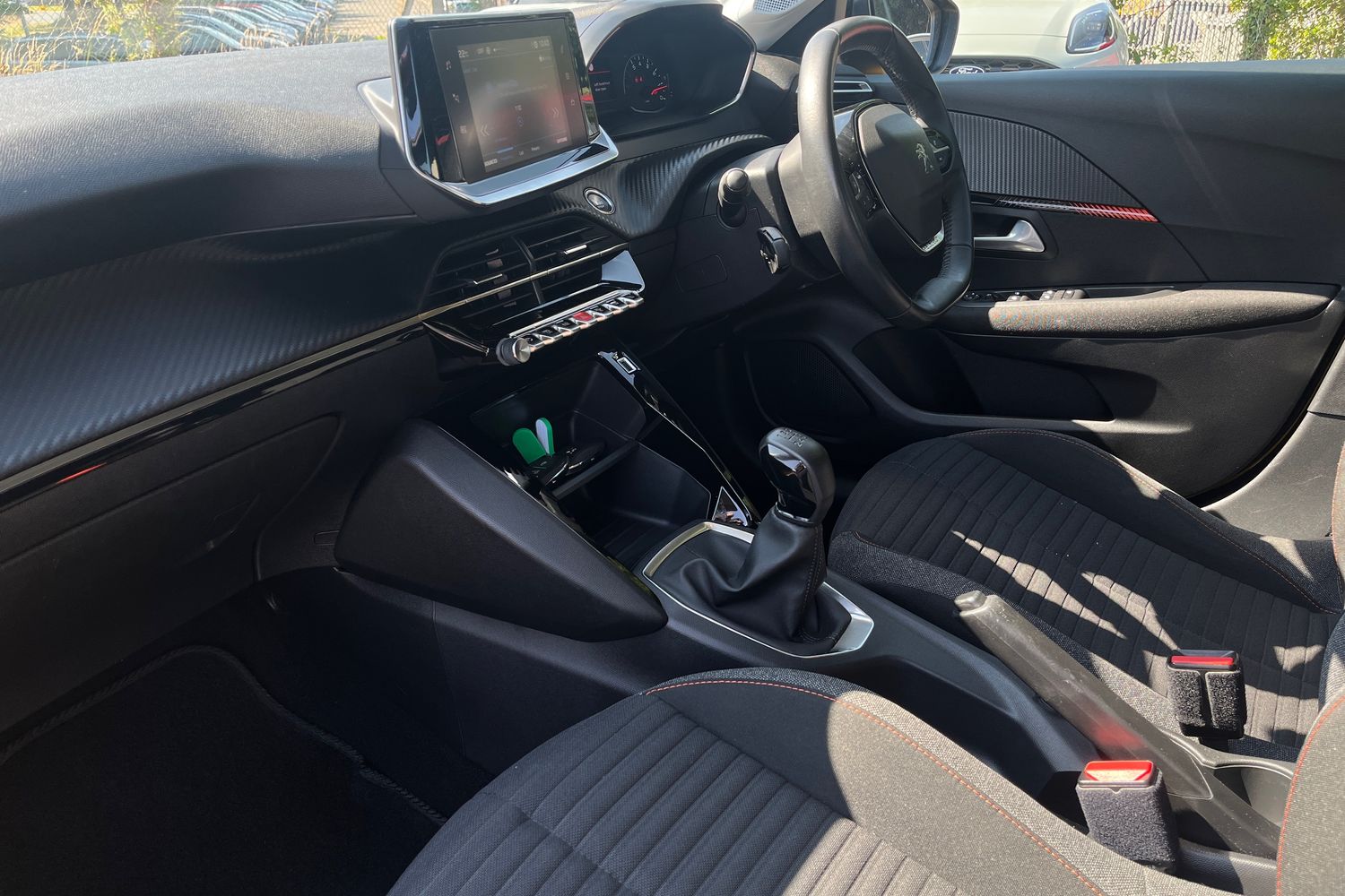 Peugeot 208 Photo 17